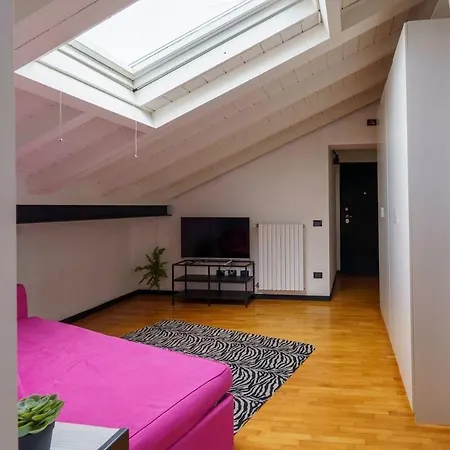 N8 - Elegante Mansarda Vicino Al Centro Apartman *